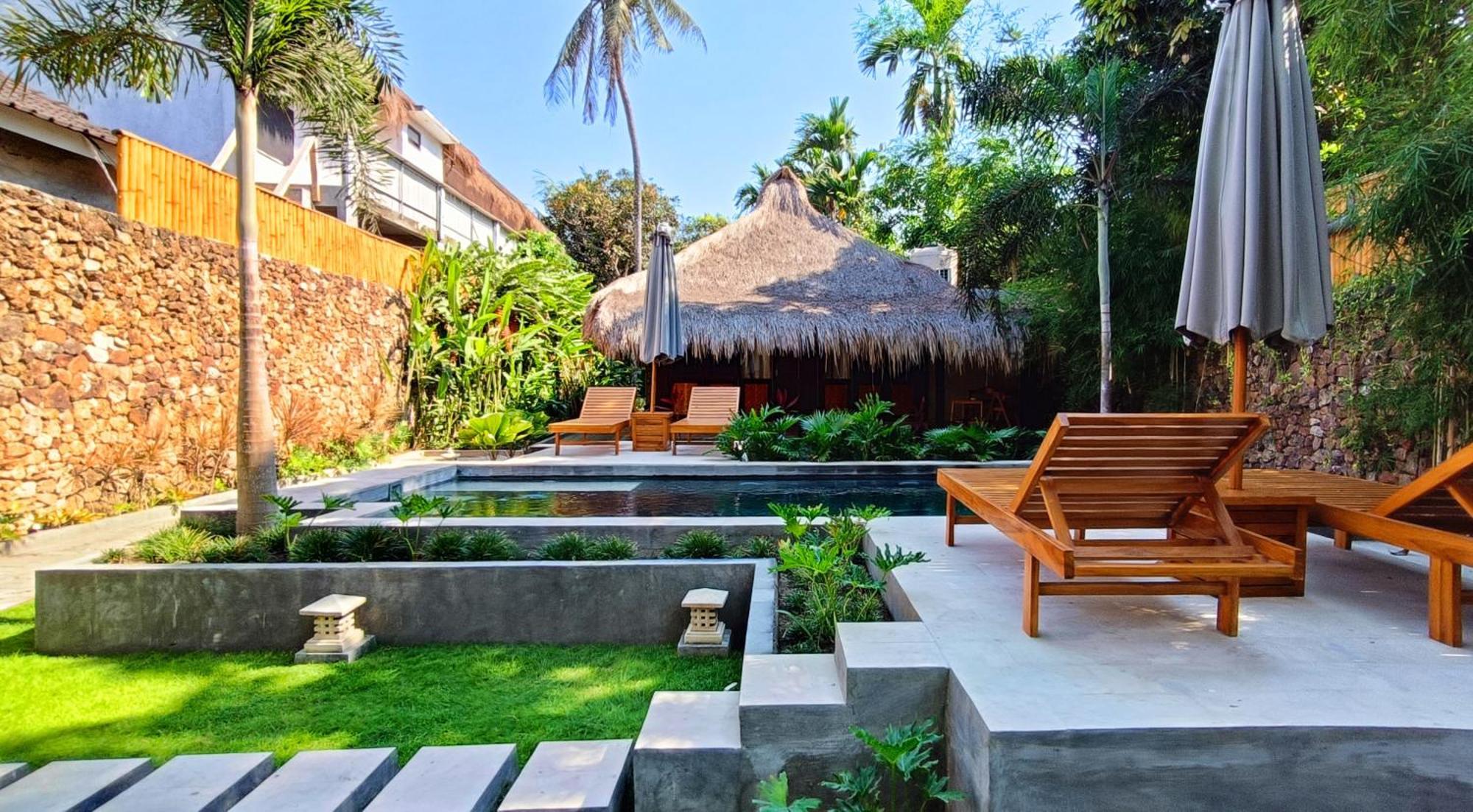 Отель Dalai Tropical Kuta  Экстерьер фото