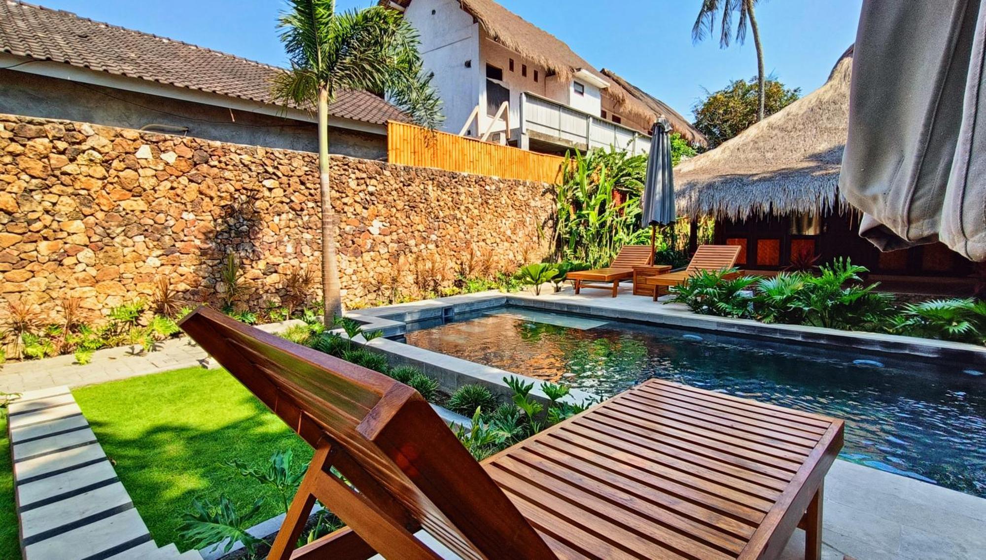 Отель Dalai Tropical Kuta  Экстерьер фото