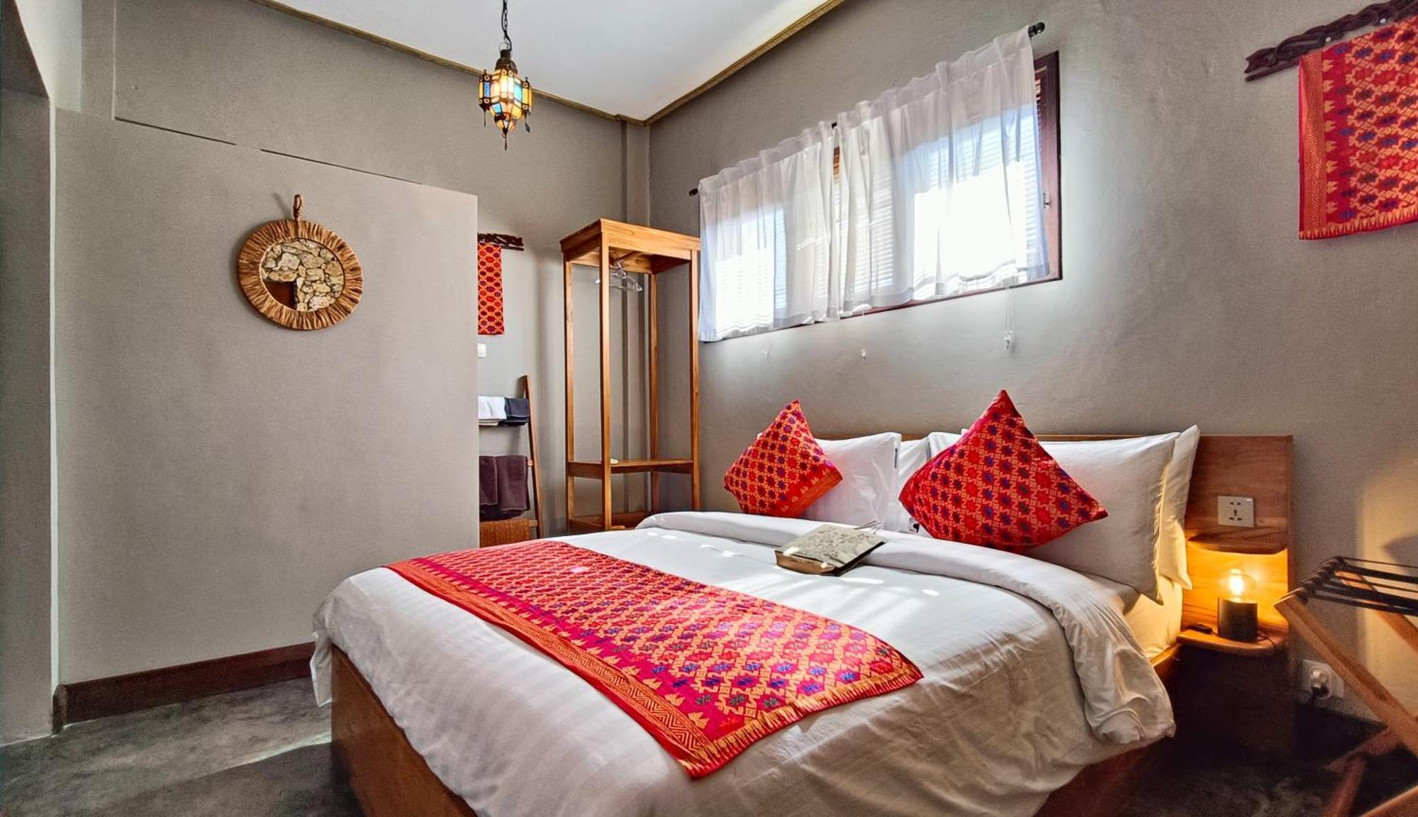 Отель Dalai Tropical Kuta  Экстерьер фото