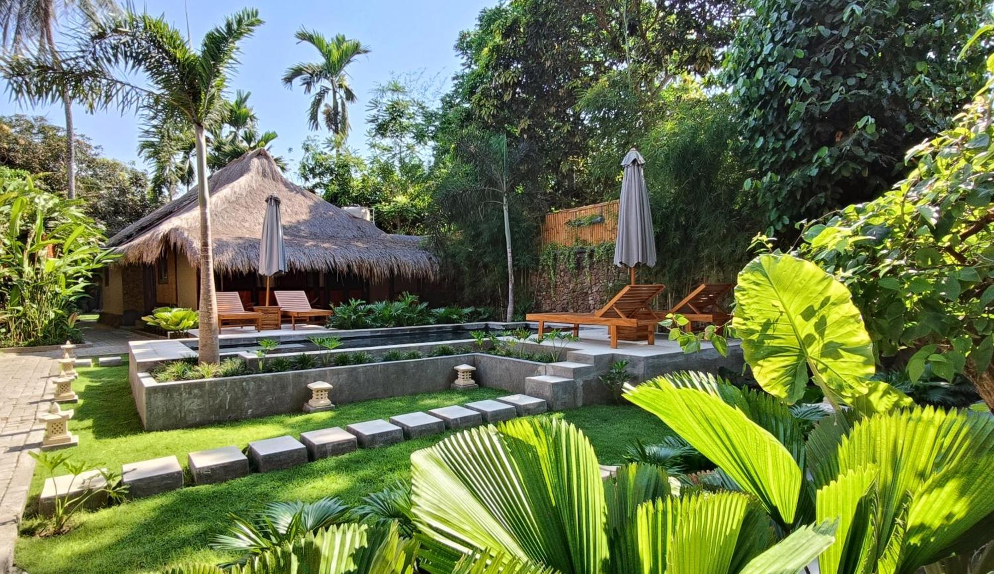 Отель Dalai Tropical Kuta  Экстерьер фото