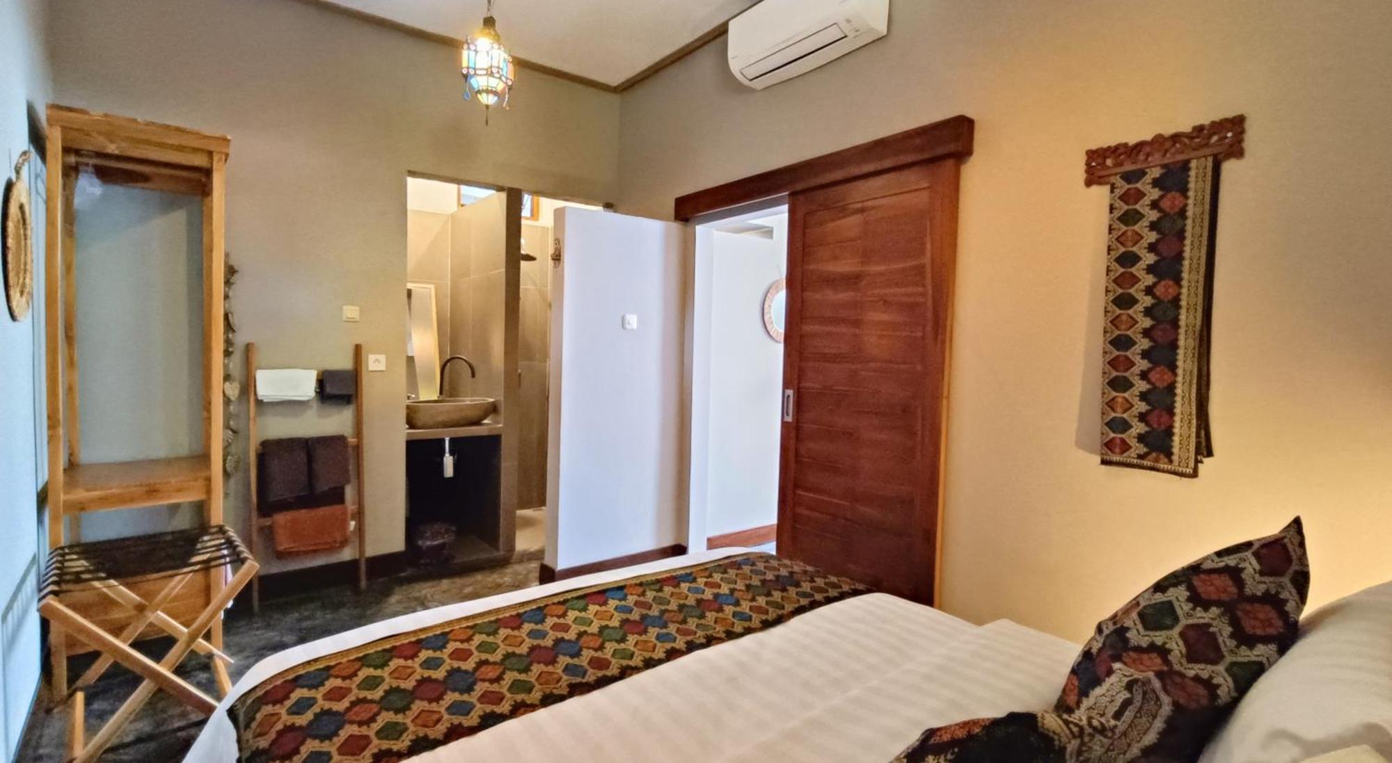 Отель Dalai Tropical Kuta  Экстерьер фото