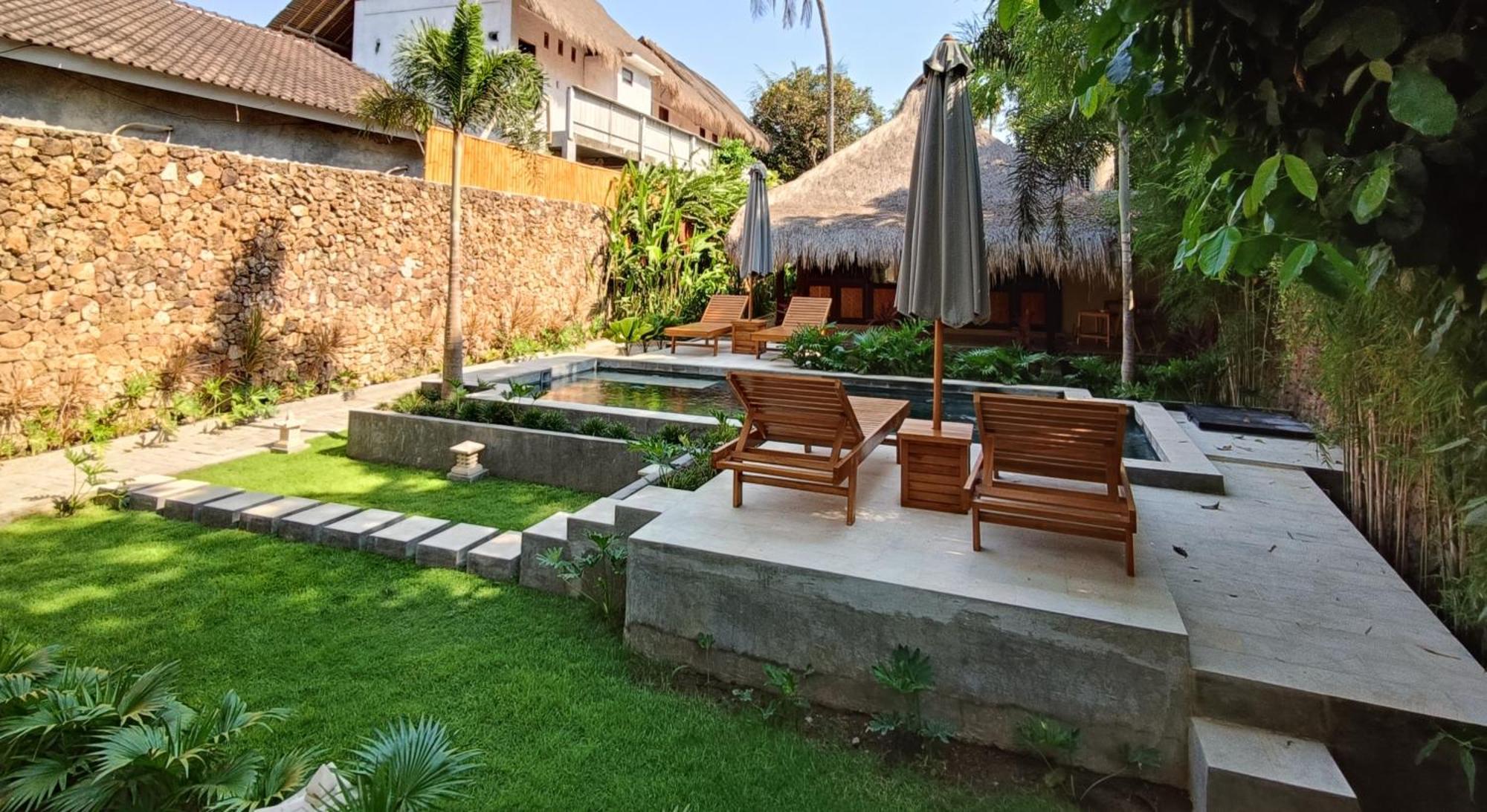 Отель Dalai Tropical Kuta  Экстерьер фото
