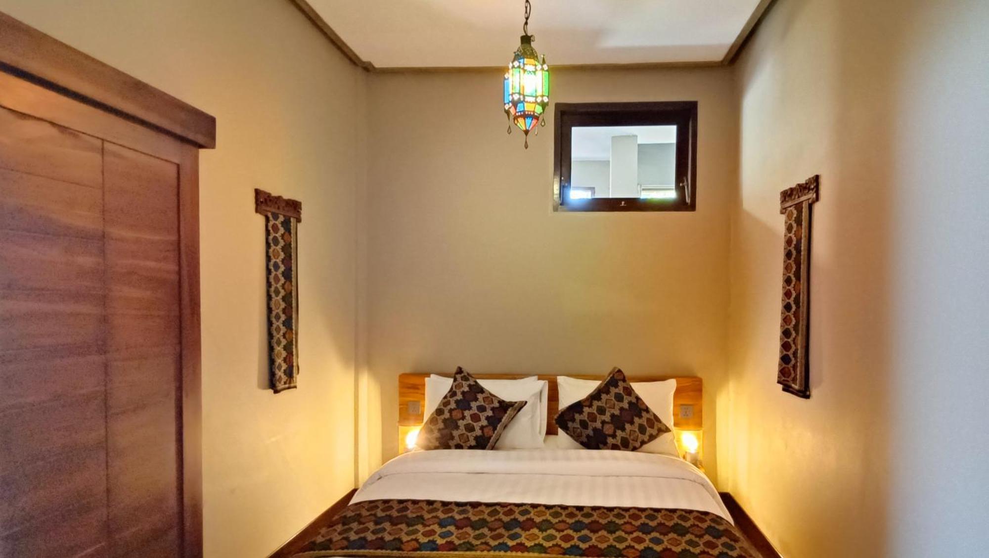 Отель Dalai Tropical Kuta  Экстерьер фото